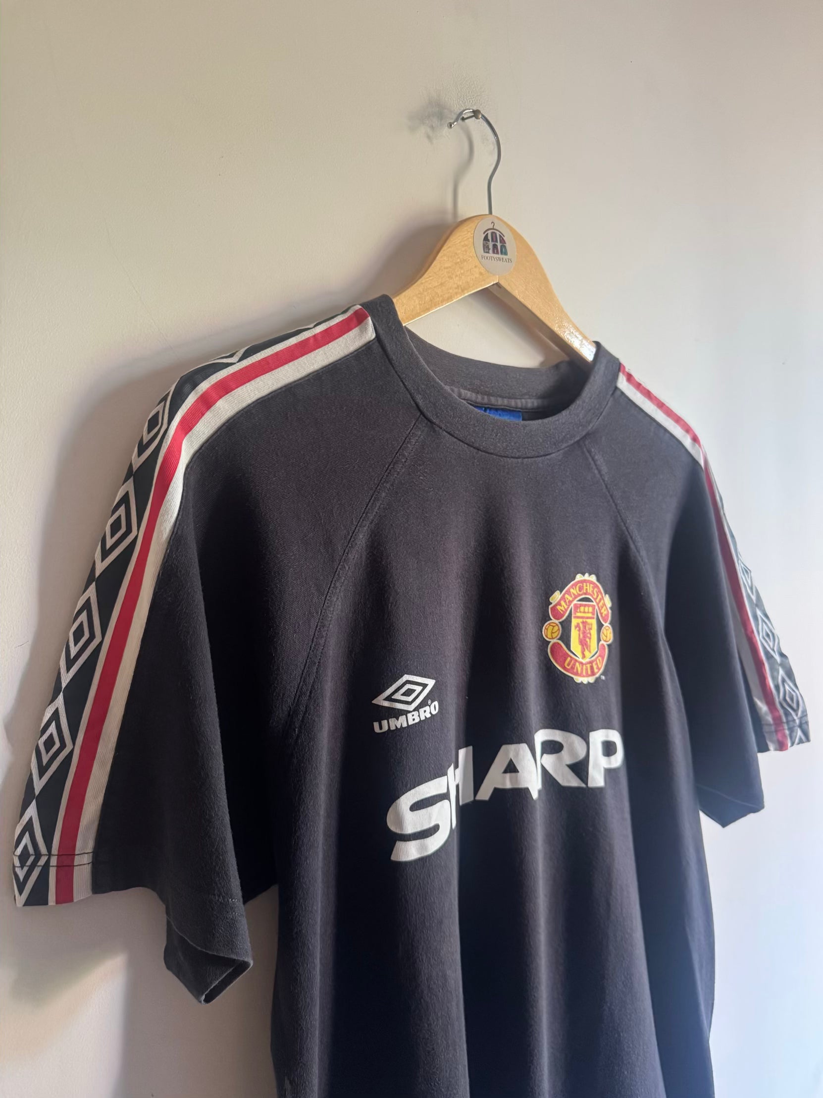 Manchester United 🏴󠁧󠁢󠁥󠁮󠁧󠁿 1998-99 Umbro Training Tee