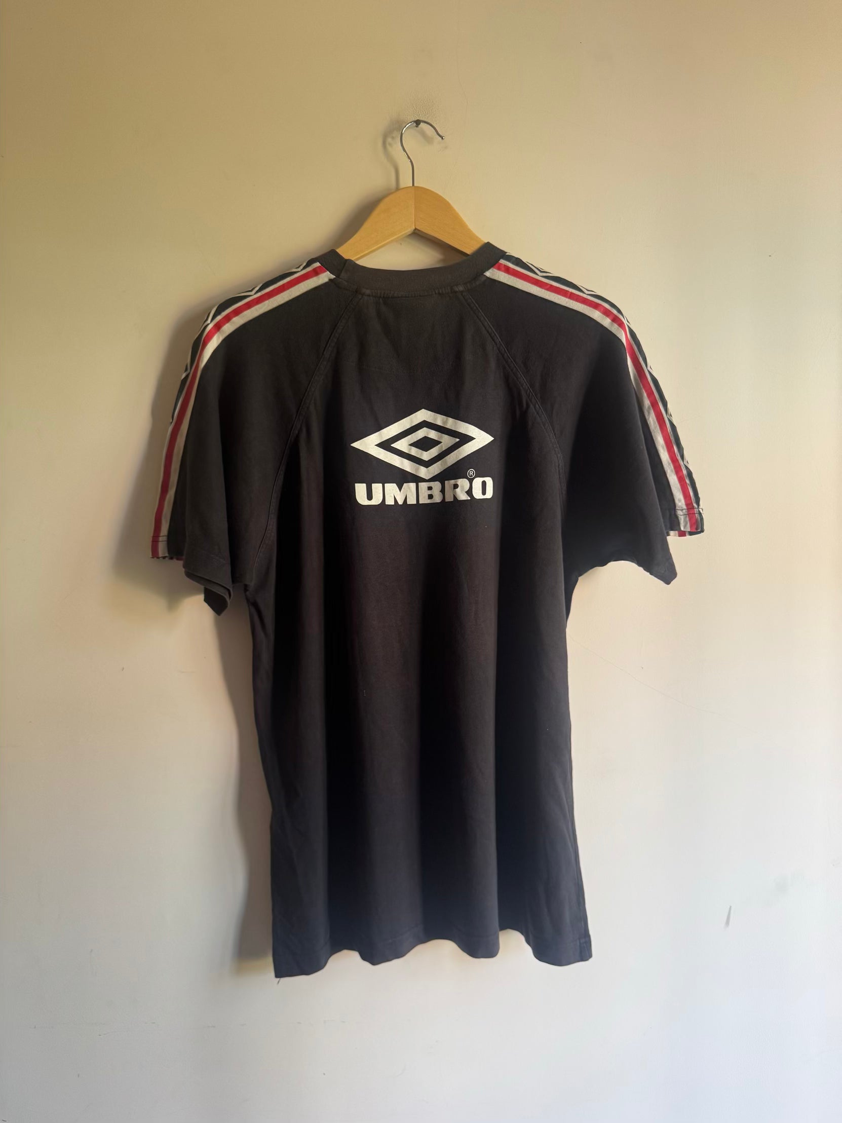 Manchester United 🏴󠁧󠁢󠁥󠁮󠁧󠁿 1998-99 Umbro Training Tee