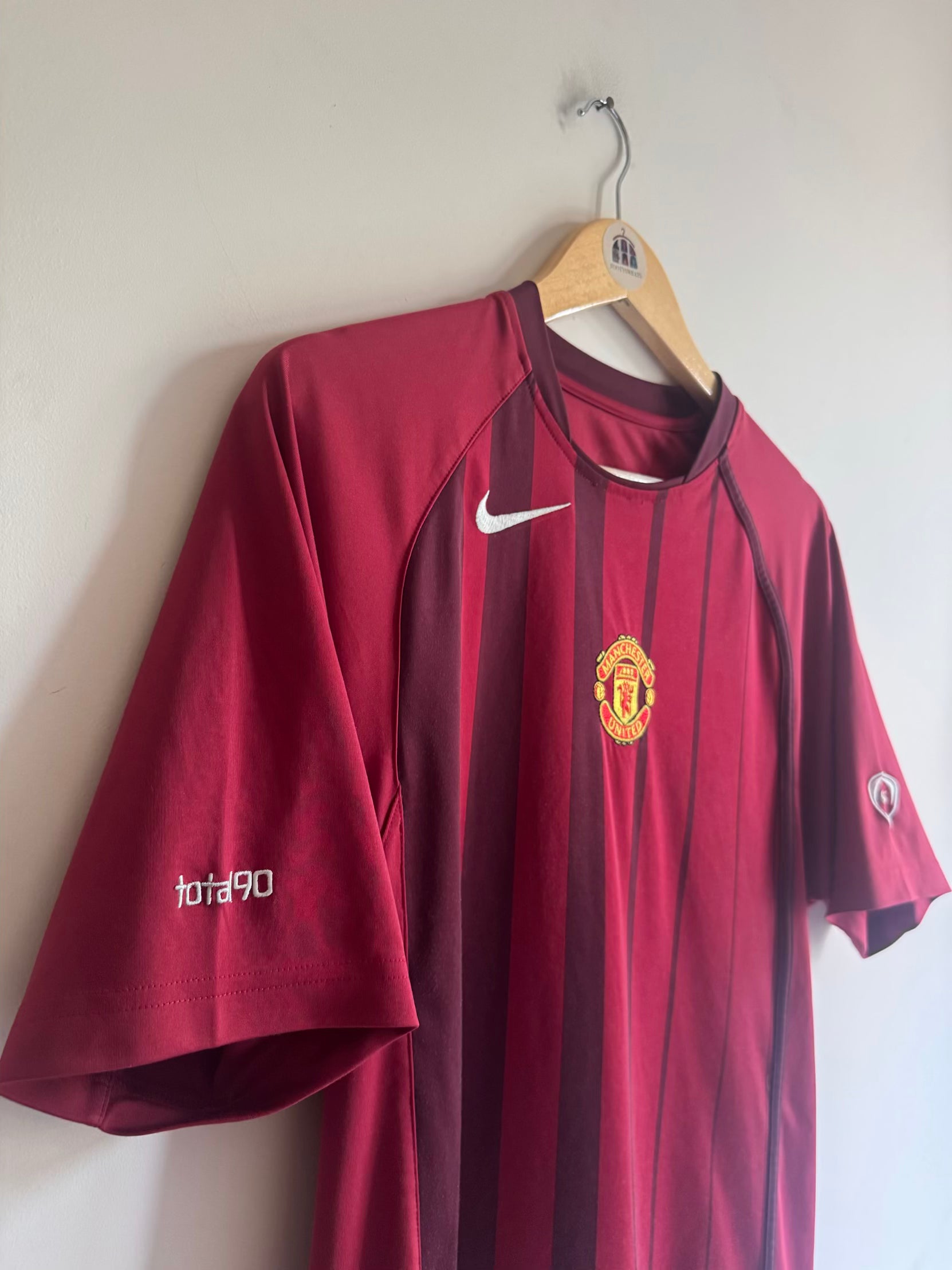 Manchester United 🏴󠁧󠁢󠁥󠁮󠁧󠁿 2004-05 Nike Training Tee